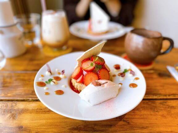 Hachi Cafe ハチカフェ 札幌 限定スイーツが人気の洋菓子店 おにやんグルメ