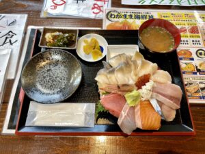 魚金食堂 うおきんしょくどう 苫小牧の豪快な海鮮丼ランチメニュー おにやんグルメ